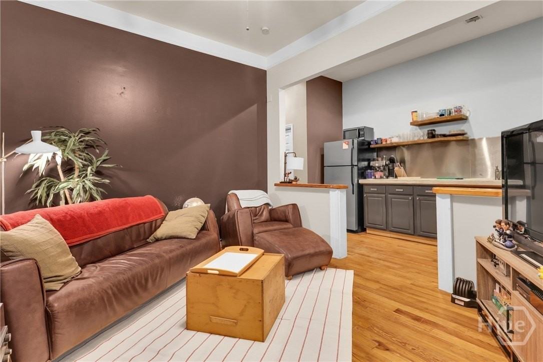 309 E Duffy St - Photo 3 of 17