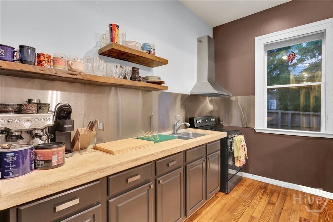 309 E Duffy St - Photo 4 of 17