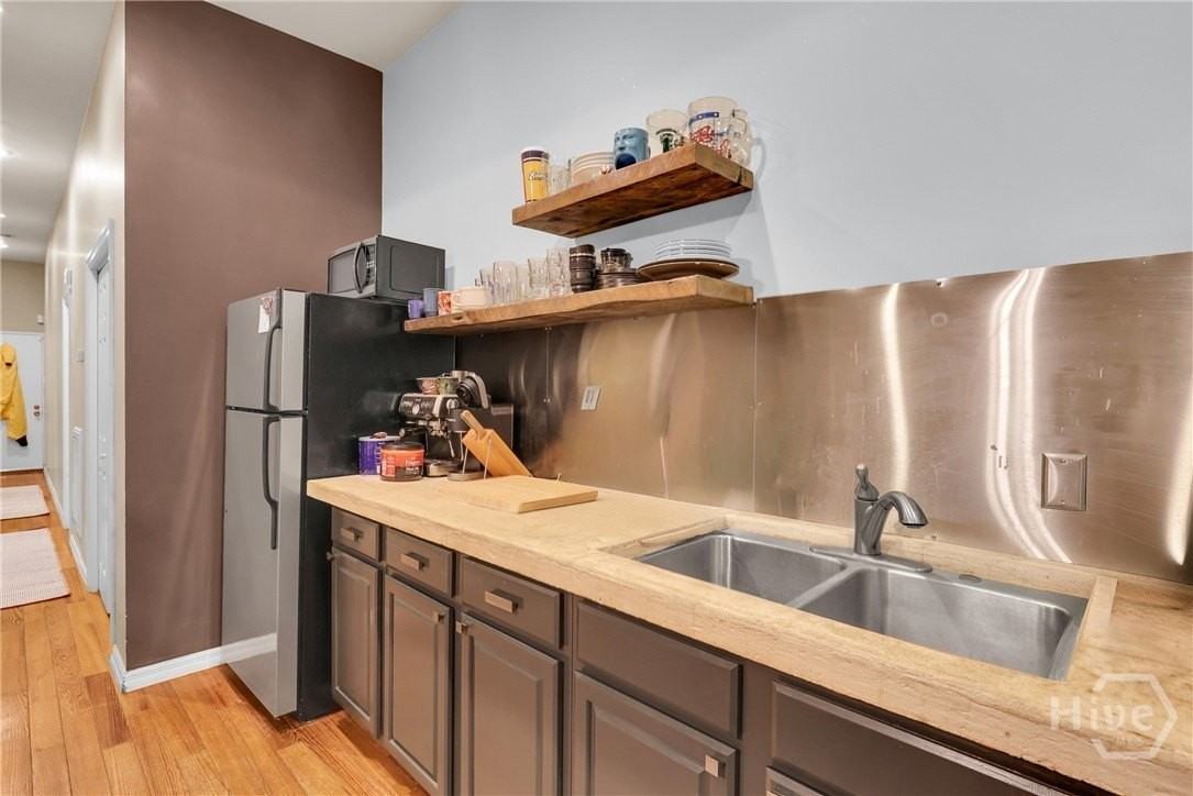 309 E Duffy St - Photo 5 of 17