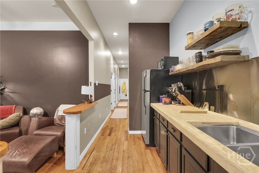 309 E Duffy St - Photo 6 of 17