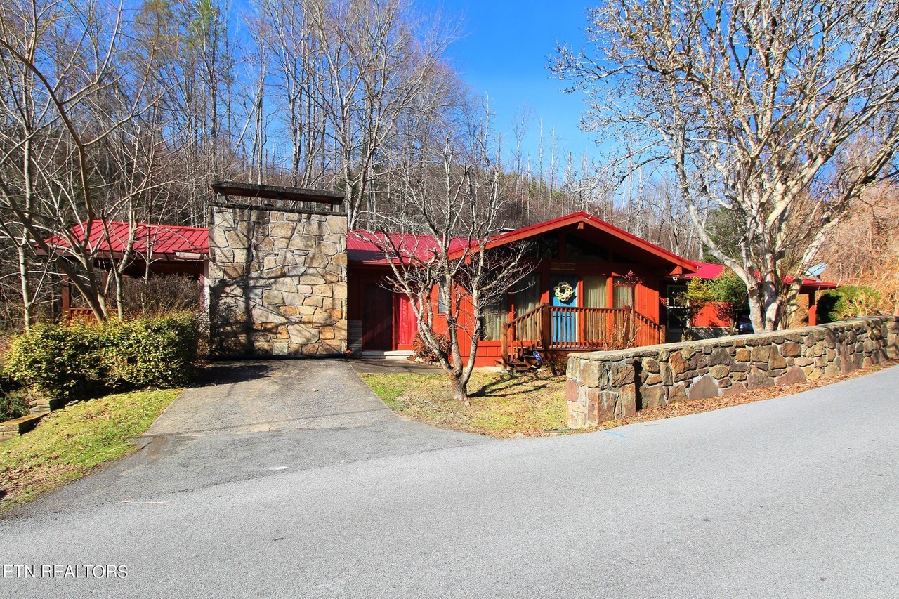 535 Kings Ridge Rd - Photo 2 of 37