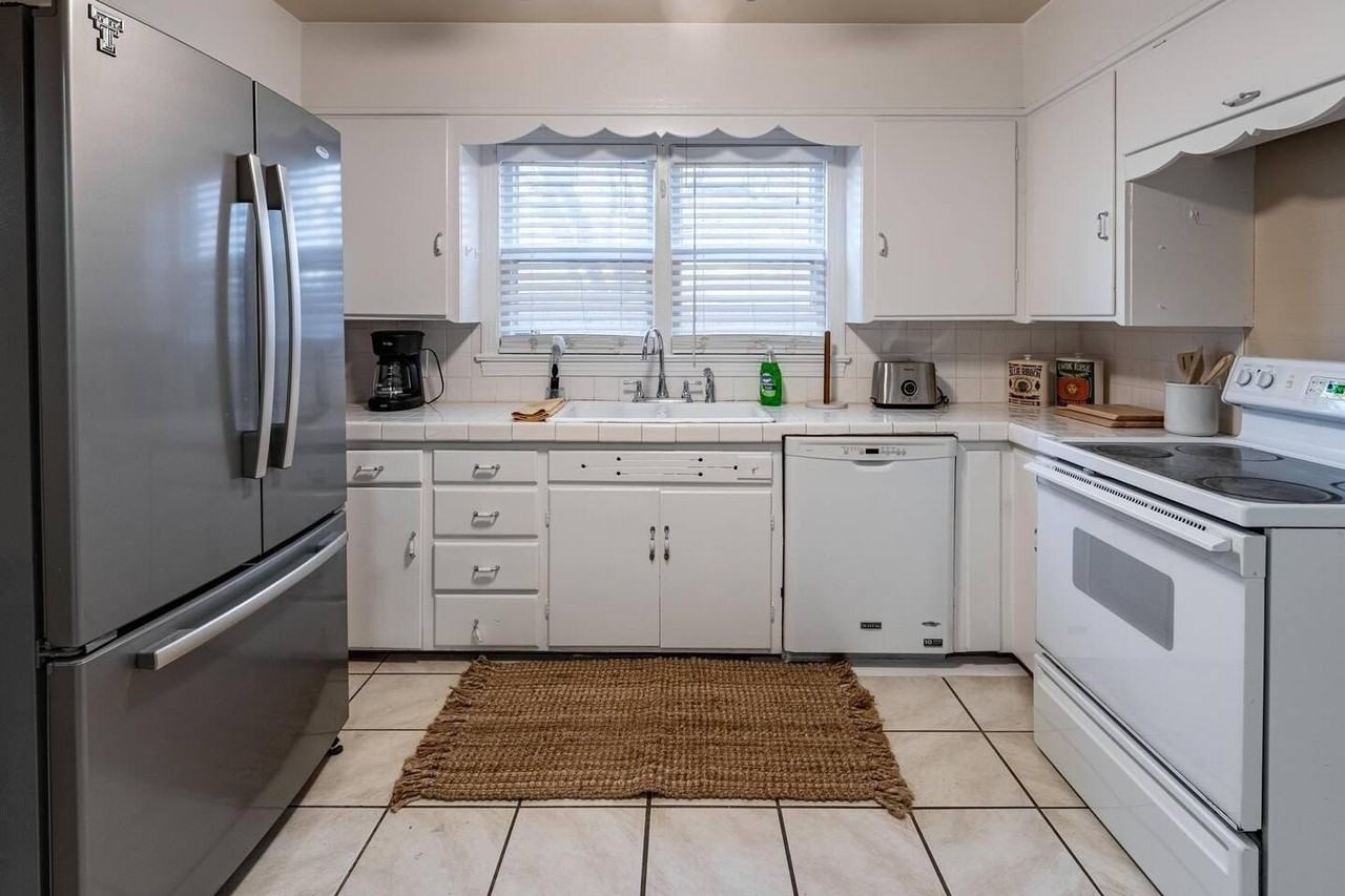 3418 28th St - Photo 5 of 17
