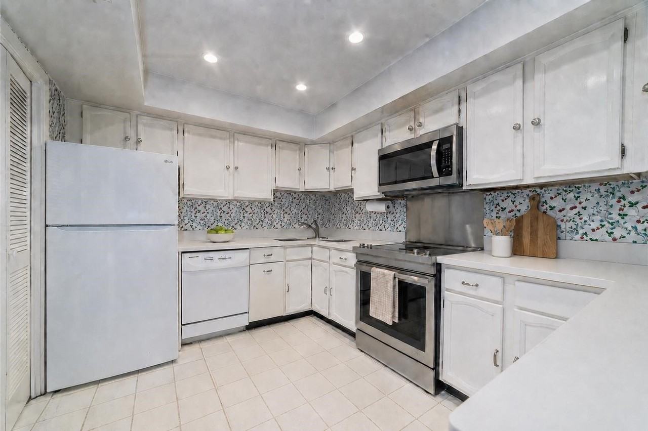 62 Deepwood Ln - Photo 2 of 9