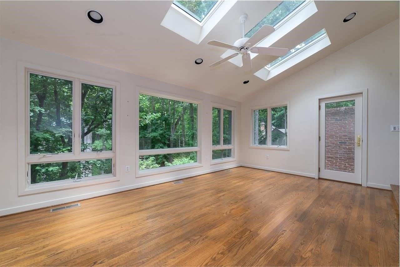 62 Deepwood Ln - Photo 5 of 9