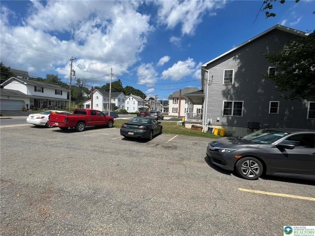 105 N 7th St #B2 - Photo 2 of 9