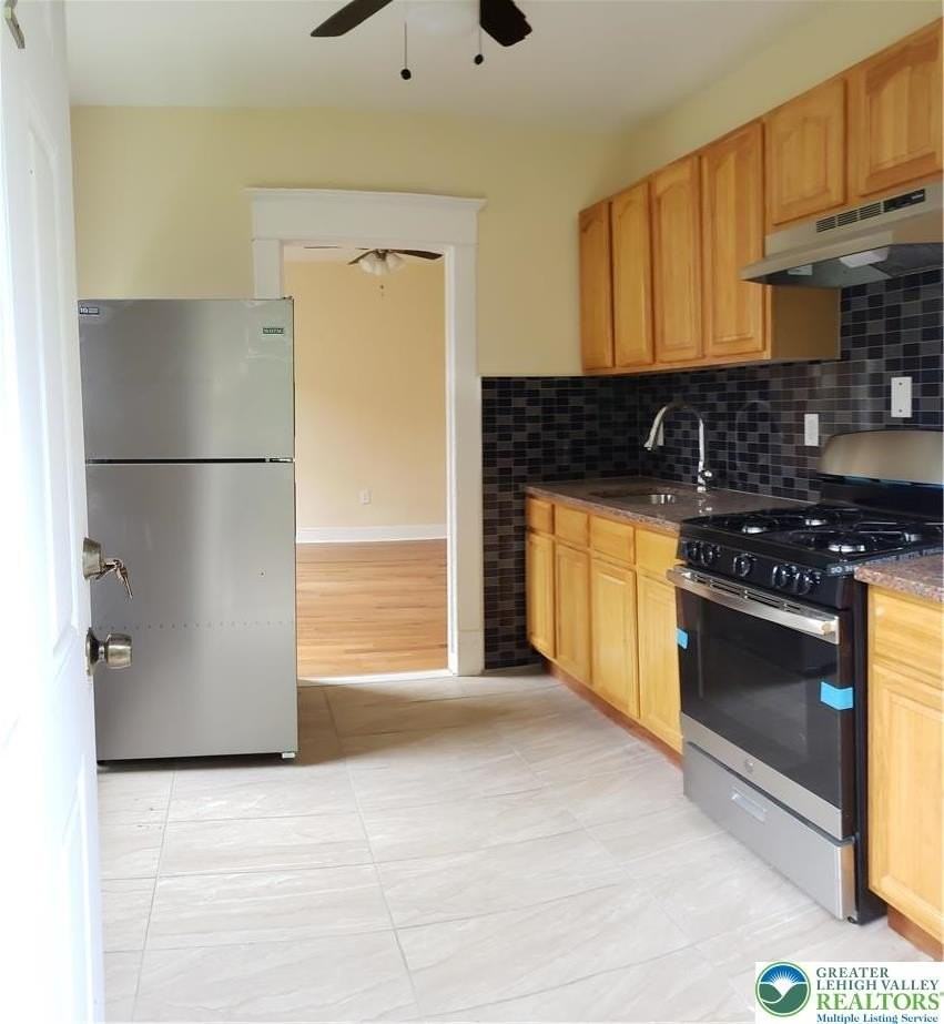 703 Atlantic St #2 - Photo 4 of 10