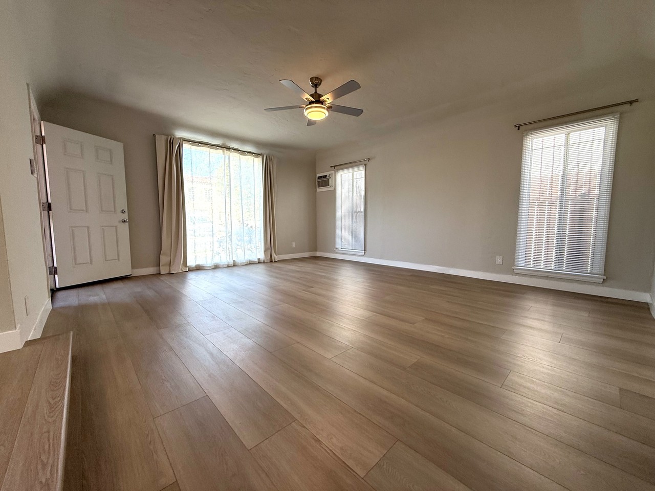 2218 South Palm Grove Avenue - Photo 4 of 16