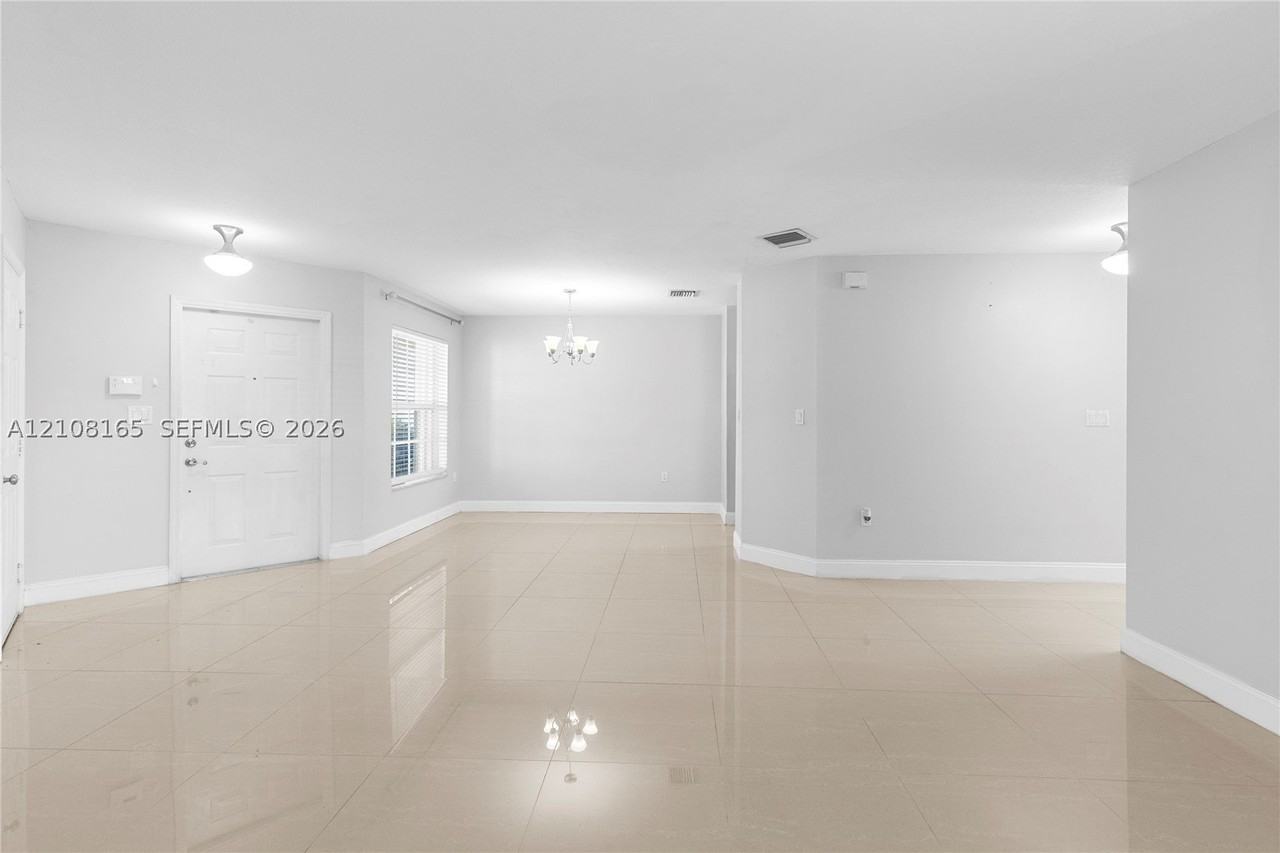 17165 Nw 23rd St - Photo 4 of 29