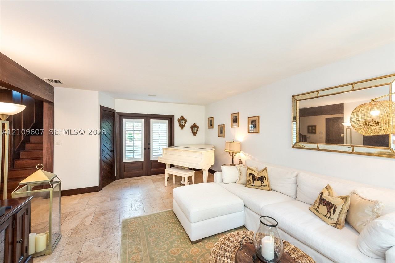 3621 Viscaya Ct - Photo 4 of 38