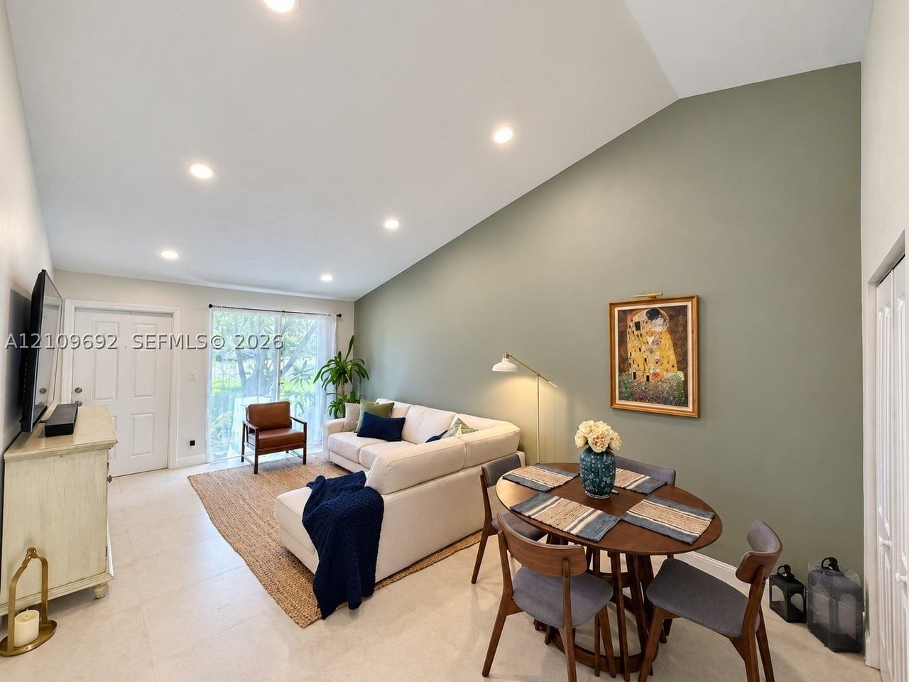 11169 Nw 37th St - Photo 4 of 18