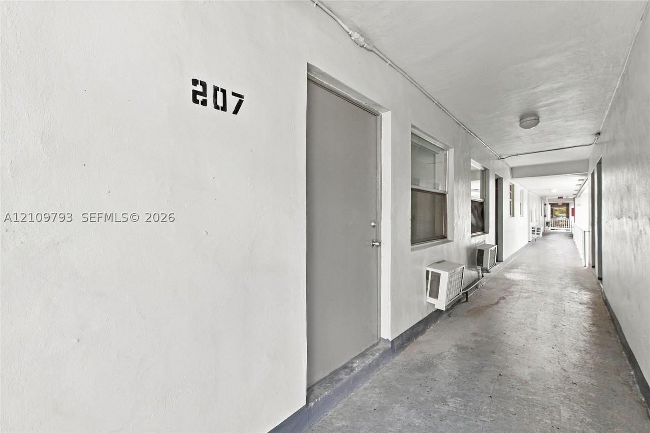 1951 Sw 69th Ave #207 - Photo 3 of 28