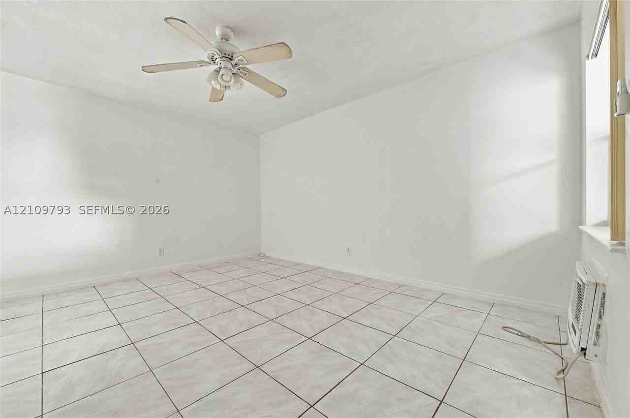 1951 Sw 69th Ave #207 - Photo 5 of 28