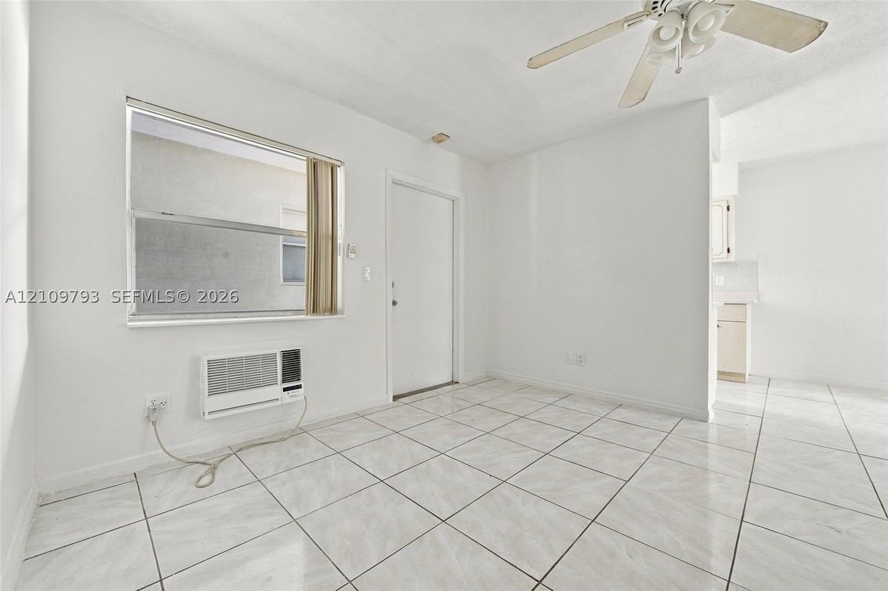 1951 Sw 69th Ave #207 - Photo 6 of 28