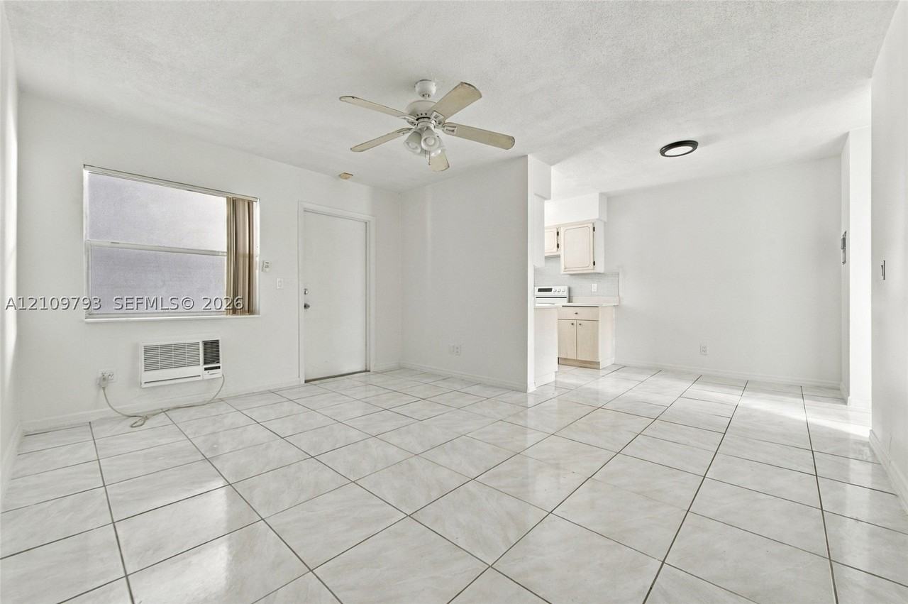 1951 Sw 69th Ave #207 - Photo 7 of 28