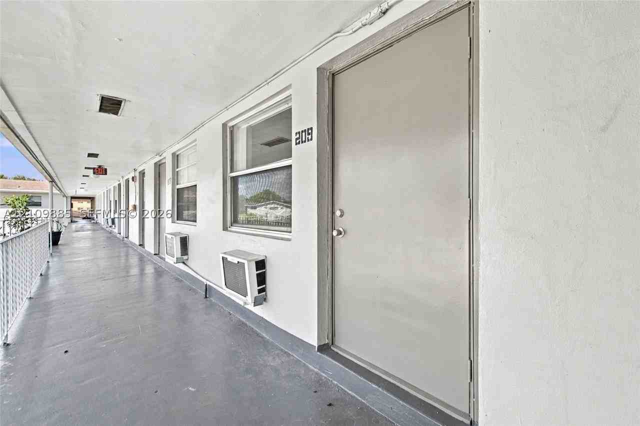 1921 Sw 69th Ave #209 - Photo 3 of 26
