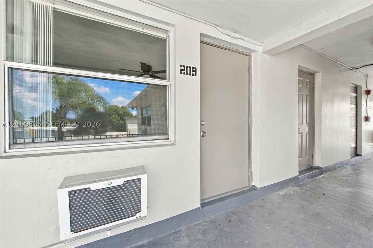 1921 Sw 69th Ave #209 - Photo 4 of 26