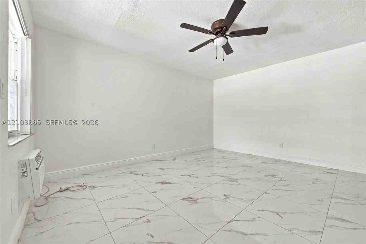 1921 Sw 69th Ave #209 - Photo 5 of 26
