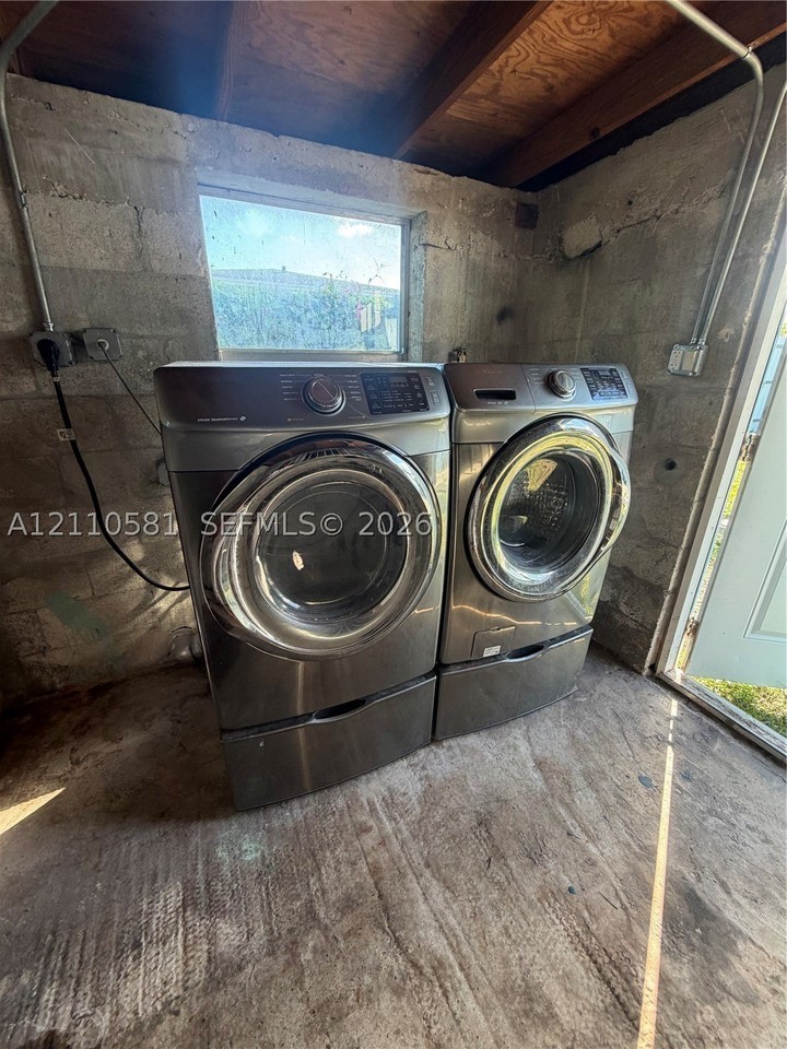1492 Nw 38th St #1490 - Photo 3 of 3