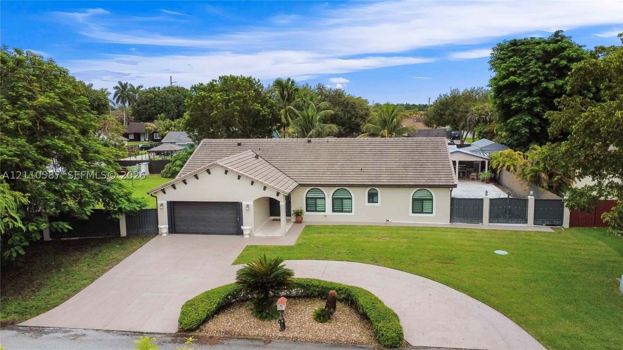 15221 Sw 148th Ave - Photo 2 of 43