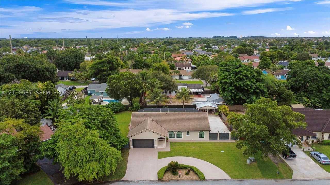 15221 Sw 148th Ave - Photo 3 of 43
