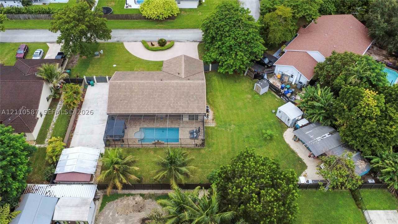 15221 Sw 148th Ave - Photo 6 of 43