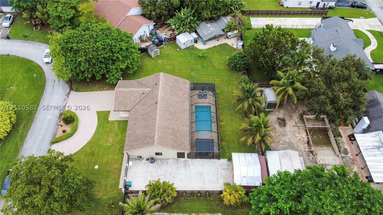15221 Sw 148th Ave - Photo 7 of 43