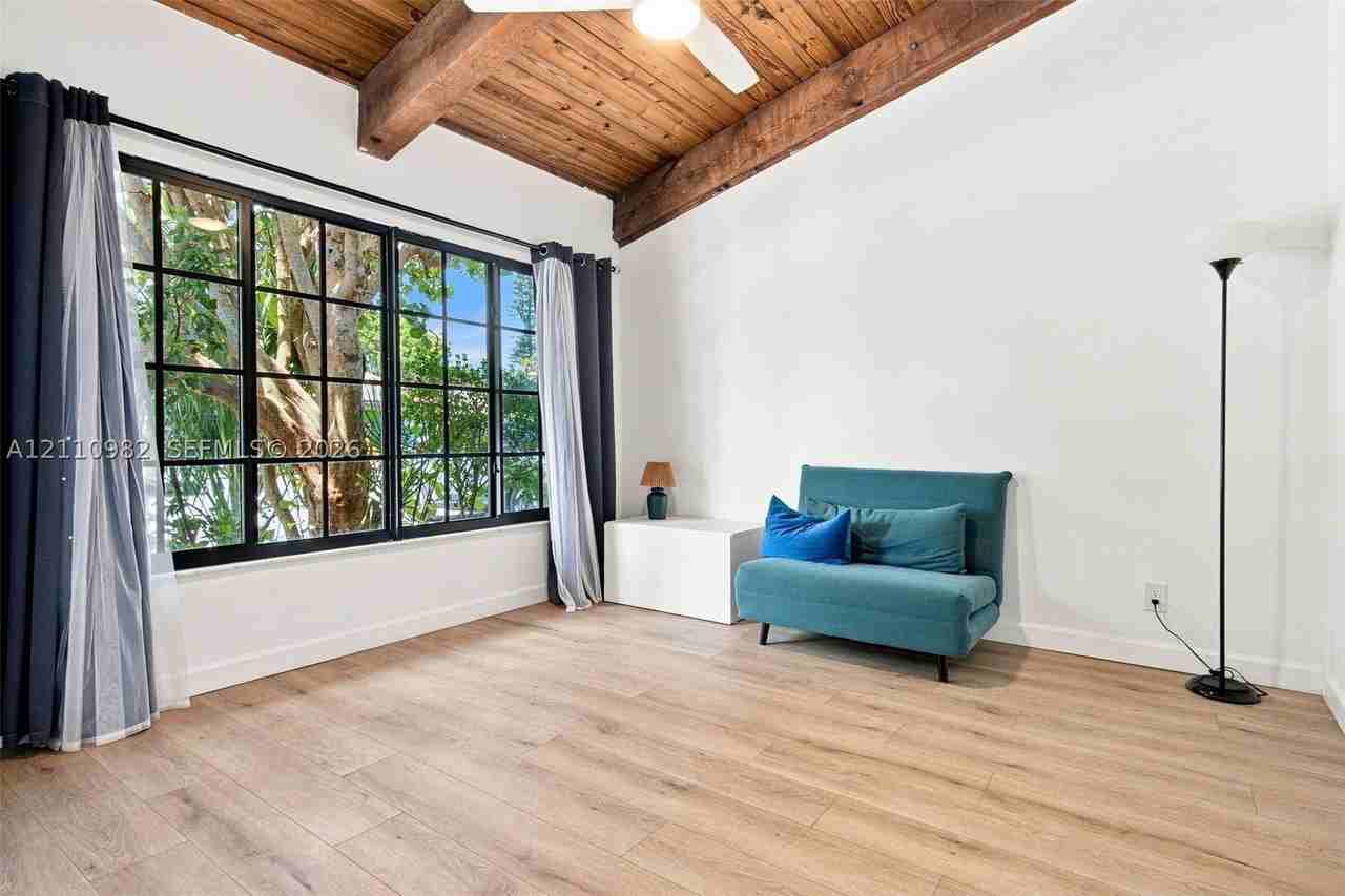 2221 Buttonwood Ave - Photo 2 of 33