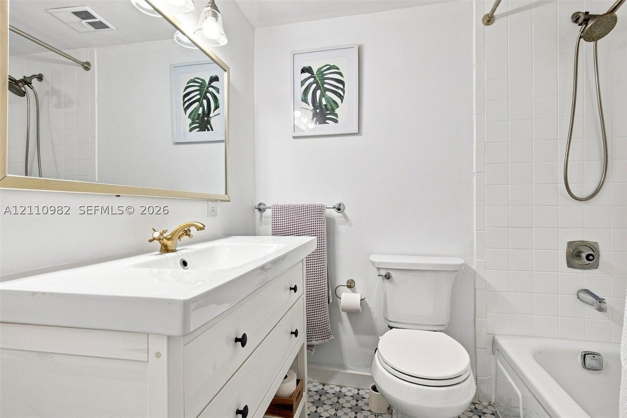2221 Buttonwood Ave - Photo 6 of 33