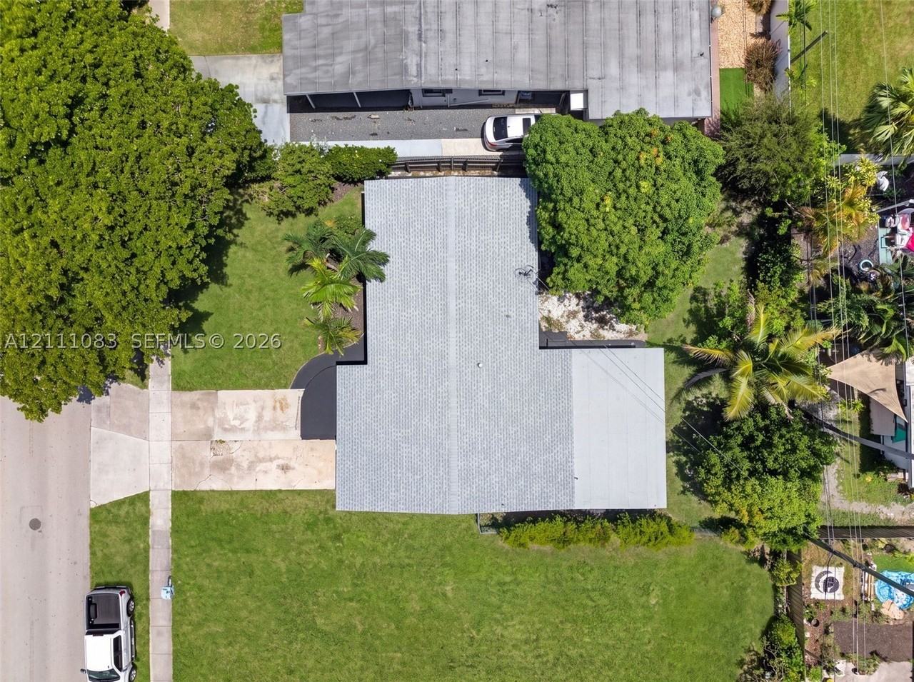 1616 Sw 9th St - Photo 2 of 27