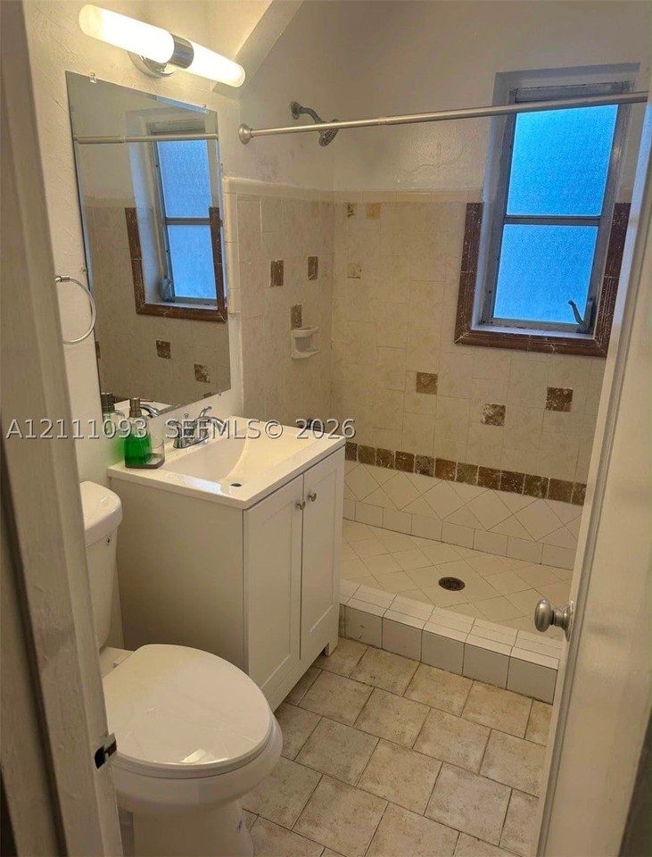 3651 Sw 10th St #5B - Photo 3 of 5