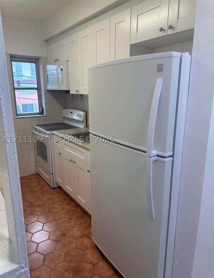 3651 Sw 10th St #5B - Photo 5 of 5