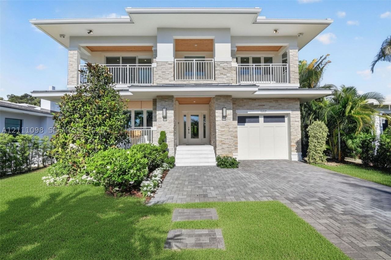 1017 S Palmway - Photo 3 of 50