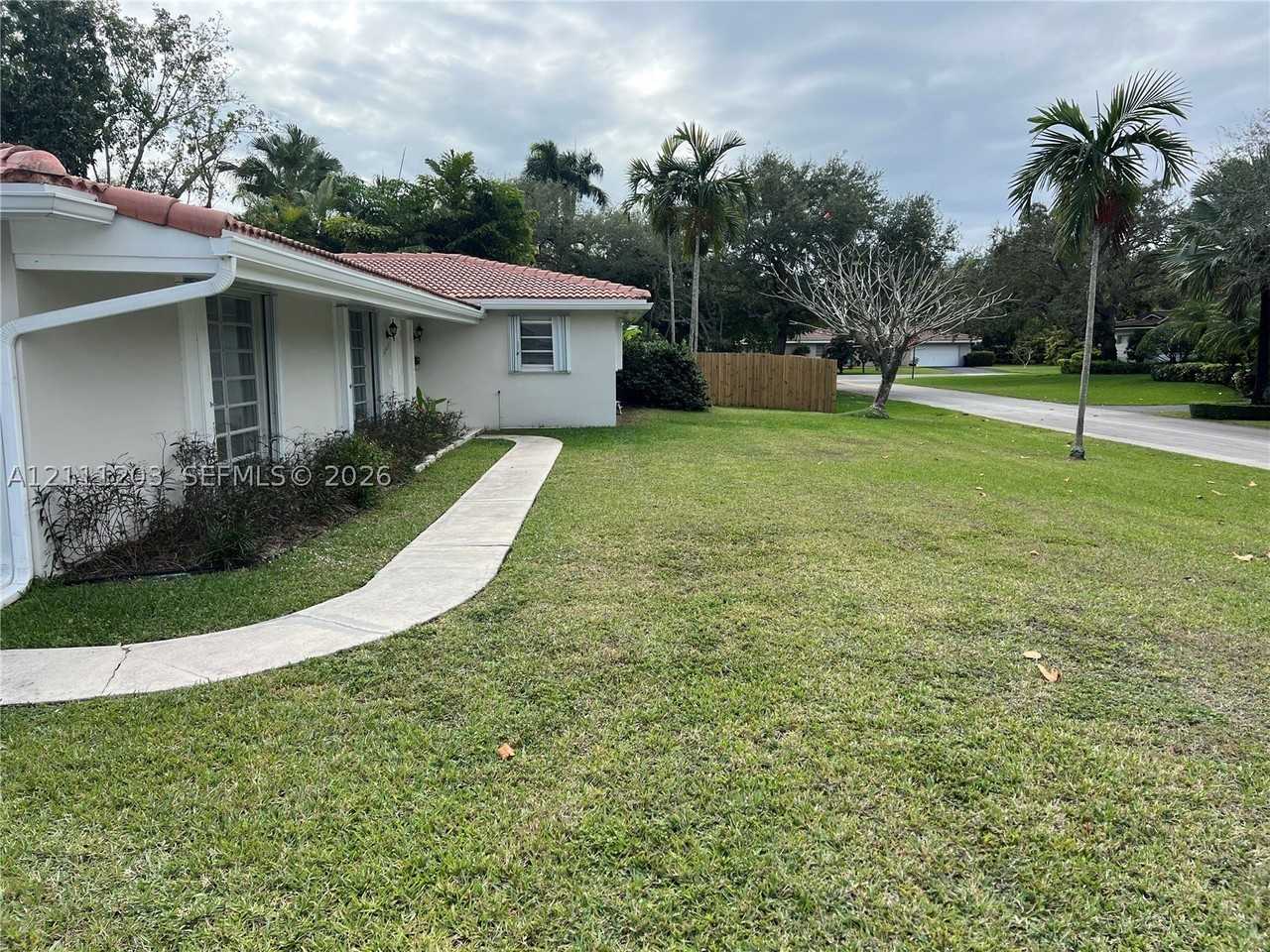 16425 Sw 75th Ave - Photo 2 of 10