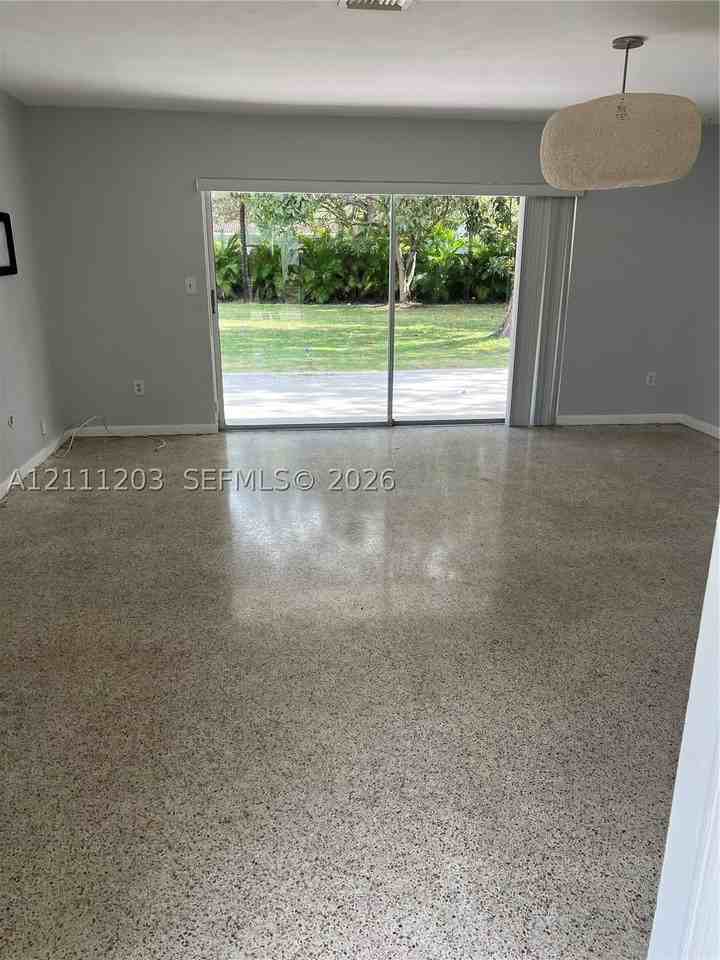 16425 Sw 75th Ave - Photo 5 of 10