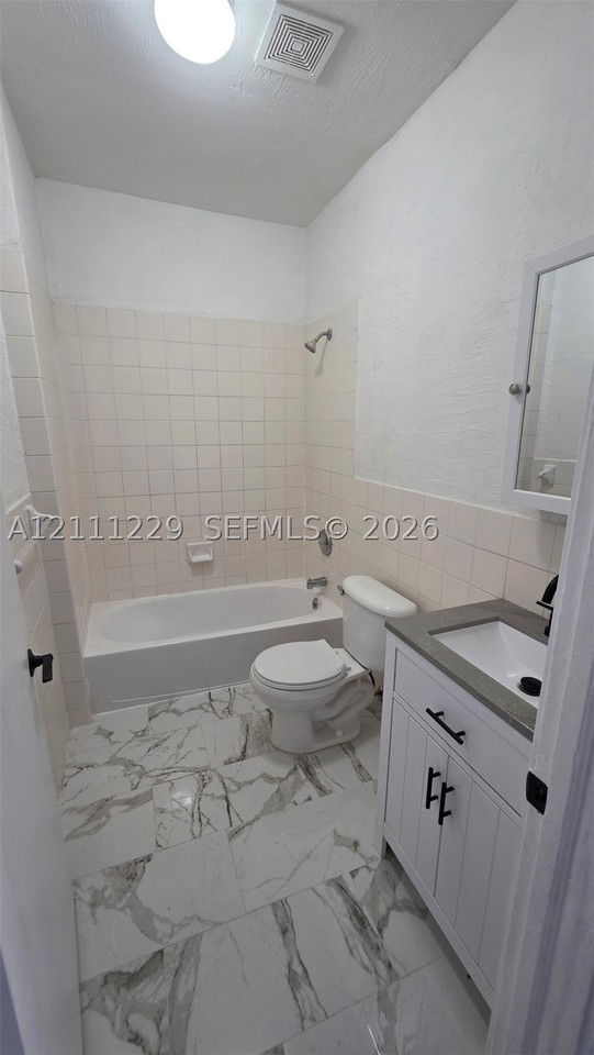 1866 Sw 4th St #2 - Photo 4 of 5