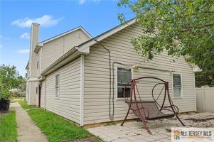 featured image of 24 Belmont Ave #2