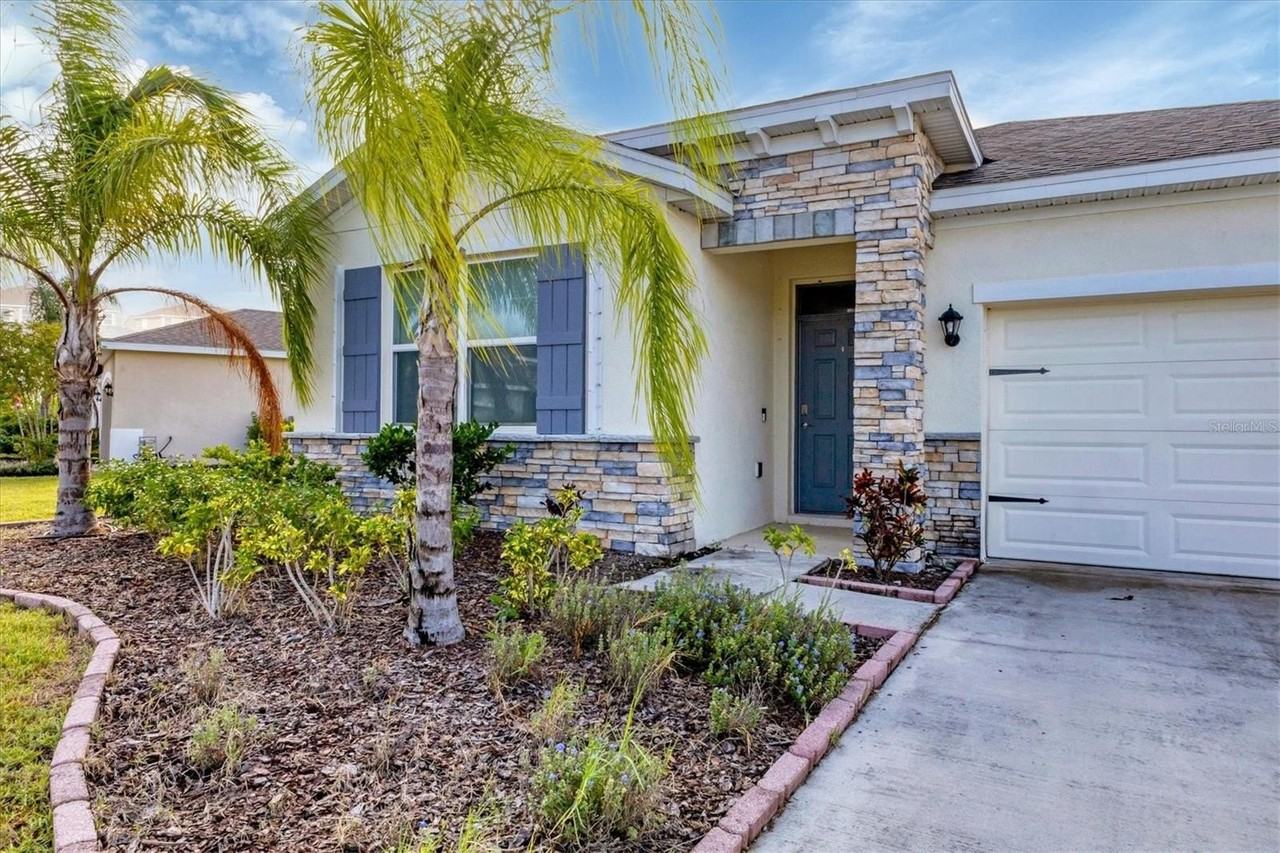 5733 Silver Palm Blvd - Photo 3 of 34