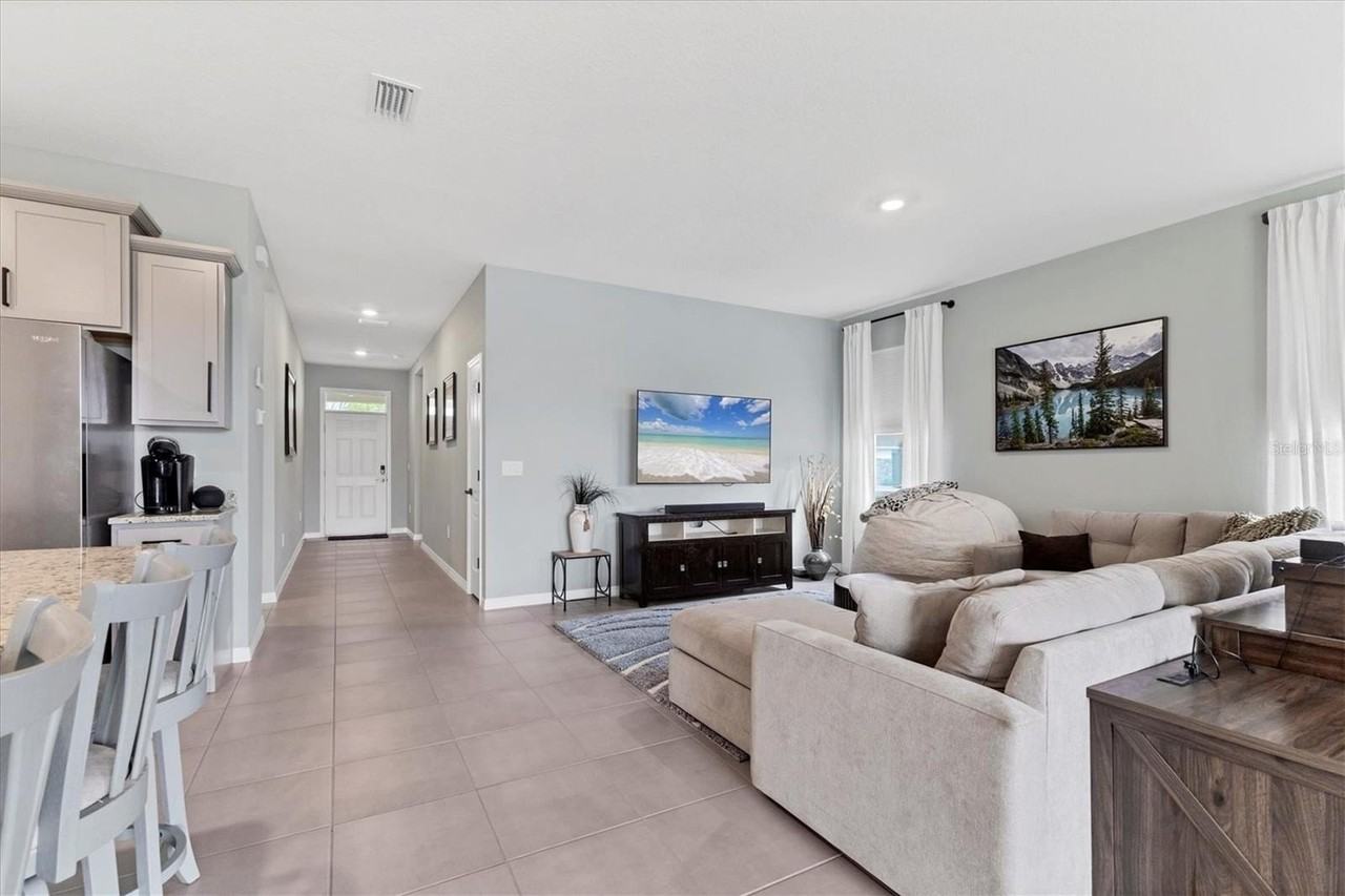 5733 Silver Palm Blvd - Photo 7 of 34