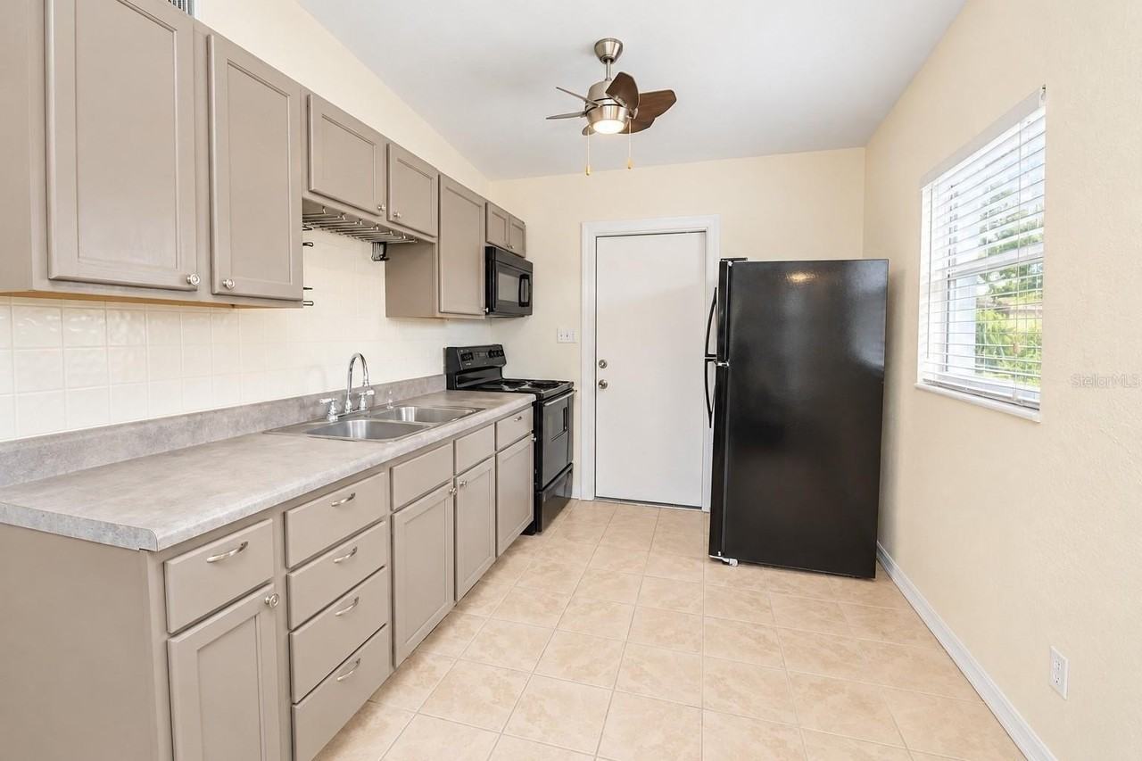 4151 Neptune Dr Se - Photo 6 of 19