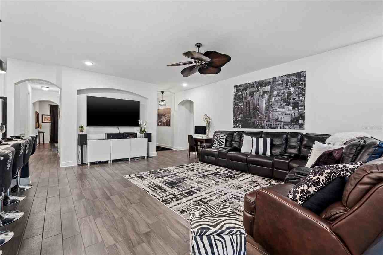 9506 Lisbon St - Photo 7 of 30