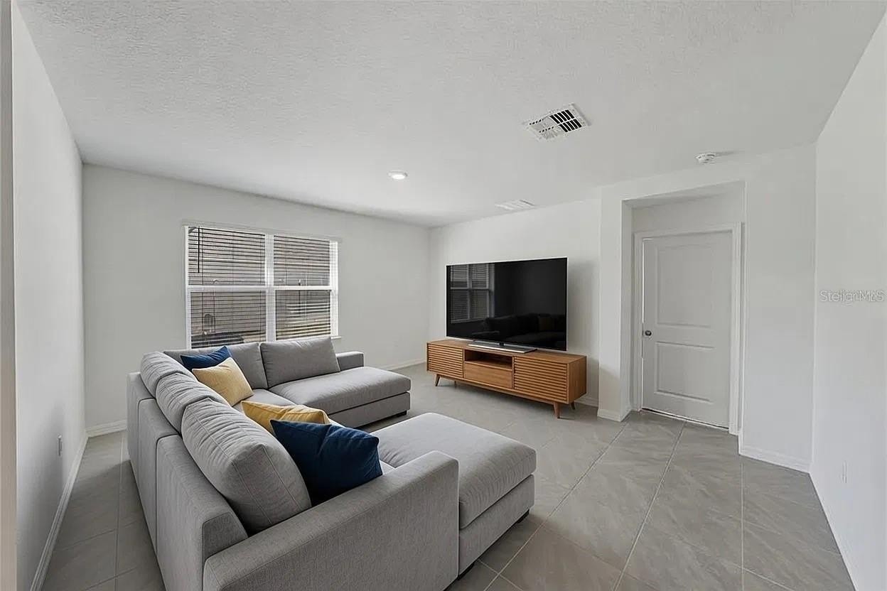 35890 Ellsworth Pl - Photo 2 of 12