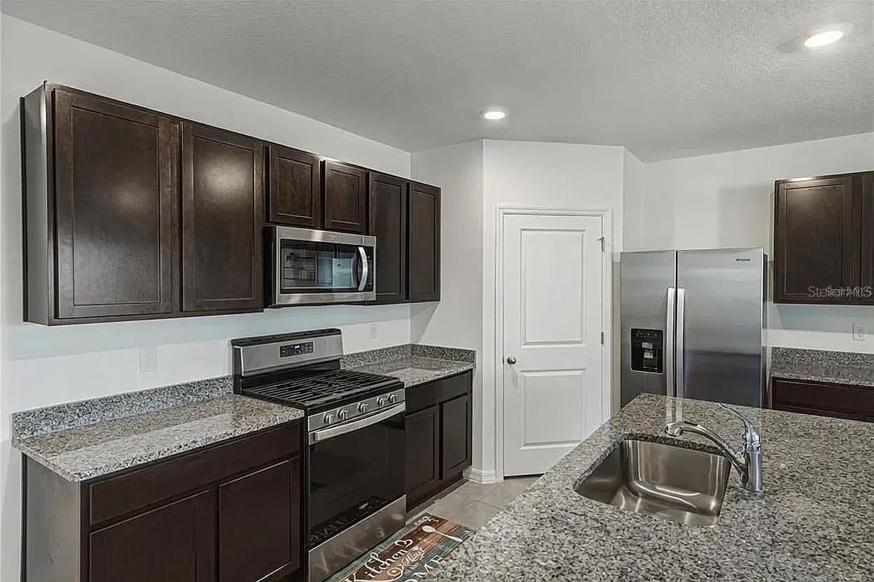 35890 Ellsworth Pl - Photo 4 of 12