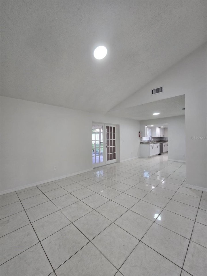 10916 Tailfeather Ct - Photo 4 of 17
