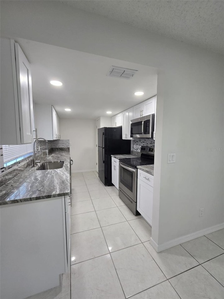 10916 Tailfeather Ct - Photo 5 of 17