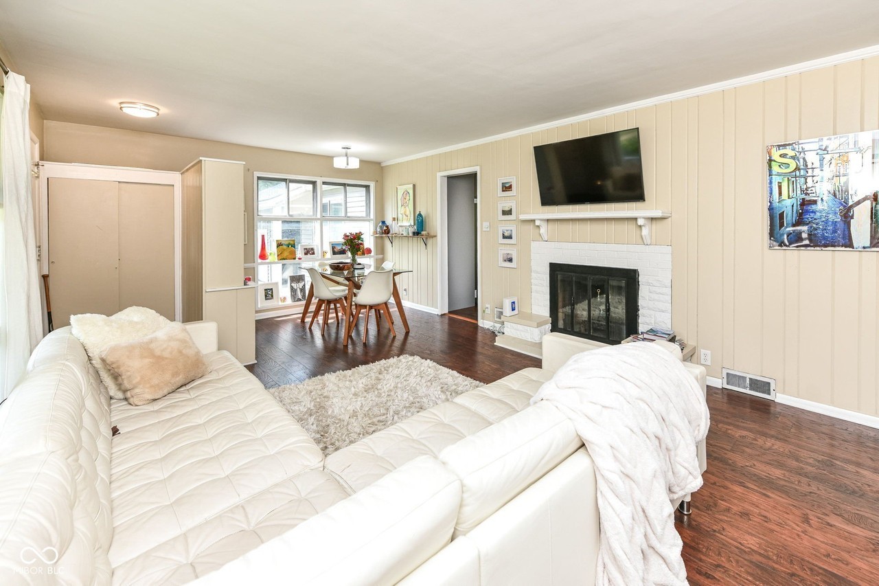 1220 Oak Ridge Dr - Photo 4 of 31
