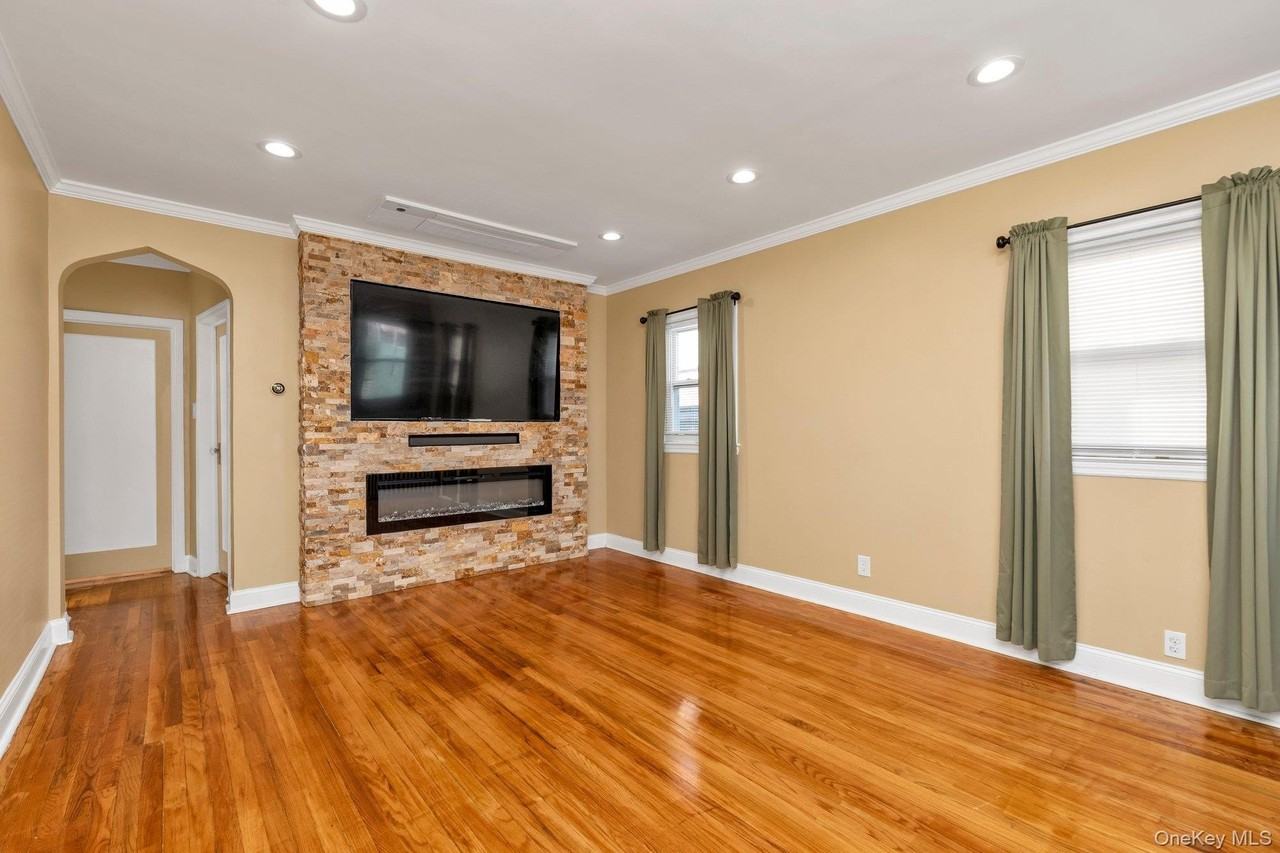 11812 227th St - Photo 2 of 11