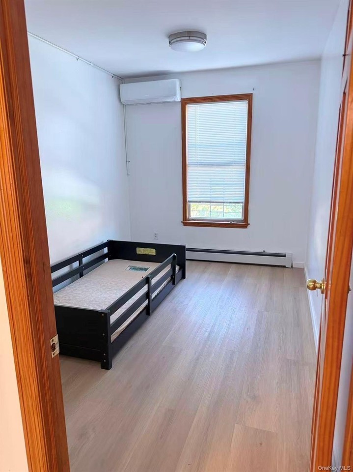 4636 162nd St - Photo 5 of 7