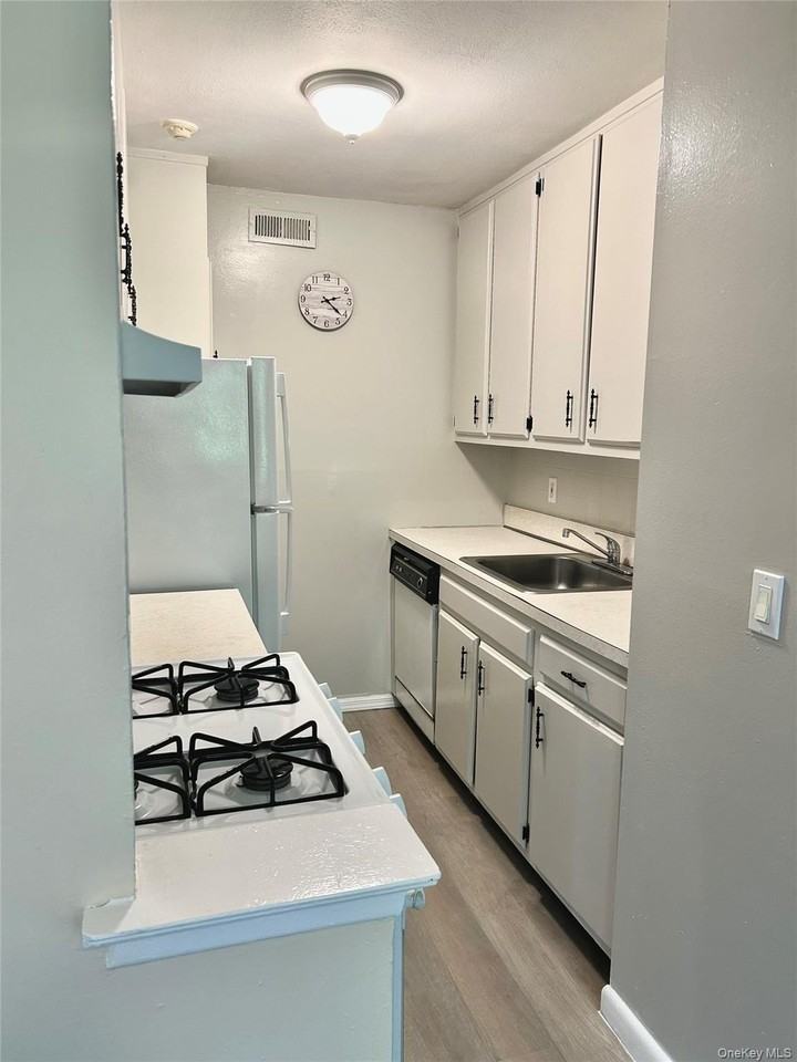 140 Artist Lake Dr - Photo 2 of 7