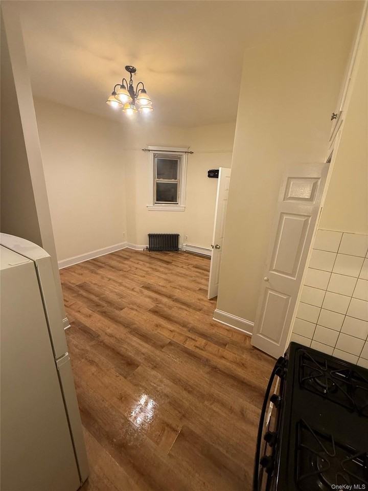 180 Willow St - Photo 4 of 12