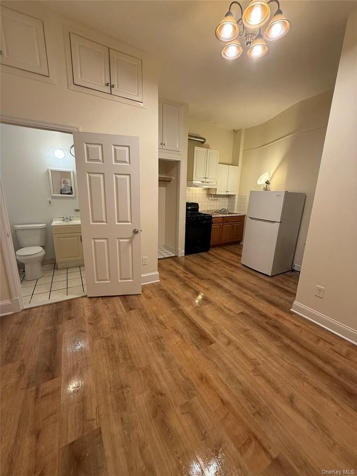 180 Willow St - Photo 6 of 12